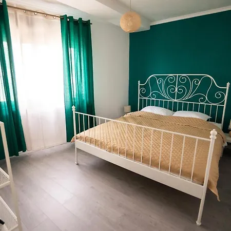 Rozelor Two Bedroom In Giroc